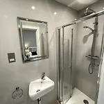 Gracious Apartment